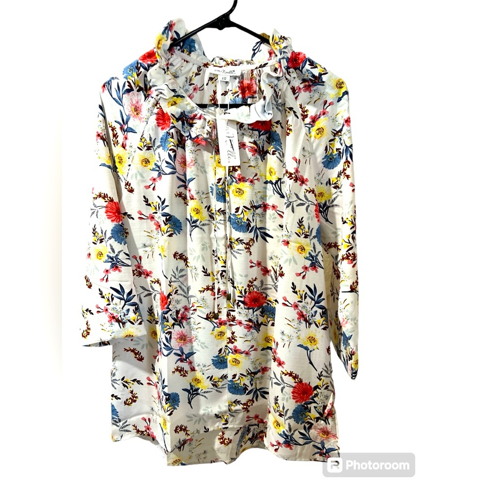 Simply Noelle Blouse.  Small/Medium